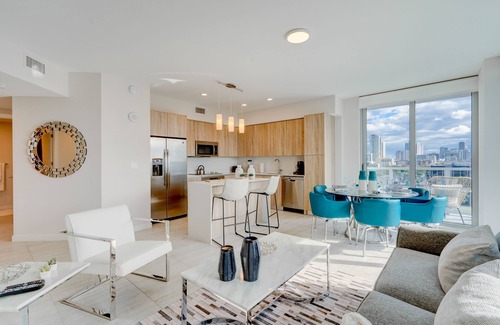 Edgewater Apartment | Discover CH902 Design District: Your Oasis Awaits