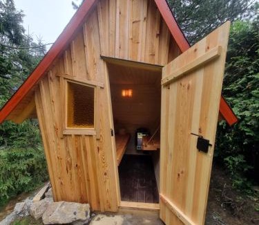 Meszna Ski Chalet | Pet-Friendly Getaway at Chałpa na skarpie - Rated 9.3/10