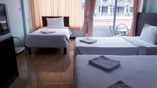 Cha-am Hotel | Family-Friendly Stay at Cha-Am Fish Star - Rated 8.4/10