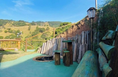 Costas Ski Chalet | Cozy Chalezinho in Gonçalves: Pet-Friendly & Family Ready