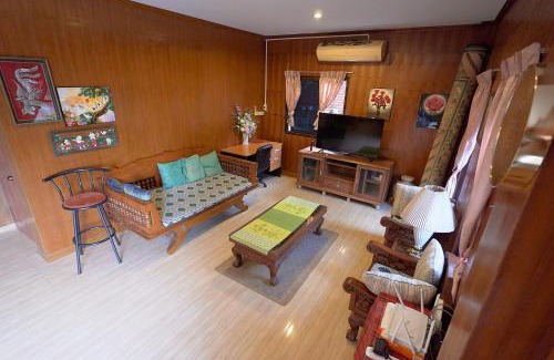 San Pa Thong Bed & Breakfast | Cha-Cha Garden Chiang Mai - บ้านสวนชาช่า เชียงใหม่