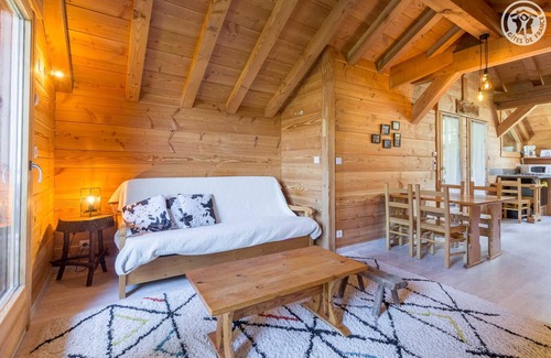 Saint-Colomban-des-Villards House | Cozy Chalet DU Coin: Family-Friendly Retreat with Kitchen