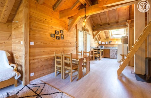 Saint-Colomban-des-Villards House | Cozy Chalet DU Coin: Family-Friendly Retreat with Kitchen