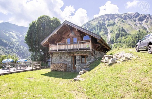 Saint-Colomban-des-Villards House | Cozy Chalet DU Coin: Family-Friendly Retreat with Kitchen