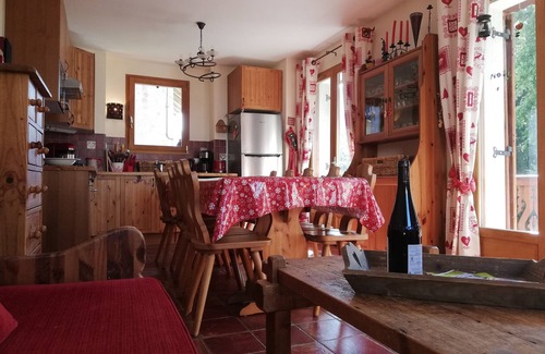 Saint-Colomban-des-Villards Ski Chalet | Cozy Cottage Steps Away from Ski Slopes with Pool Access