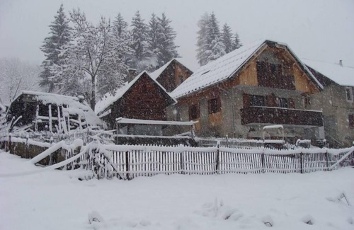 Saint-Colomban-des-Villards Ski Chalet | Cozy Cottage Steps Away from Ski Slopes with Pool Access