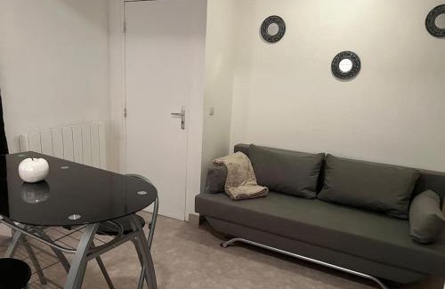 Chablis Apartment | Ideal Chablis Studio: Central Location & Family-Friendly