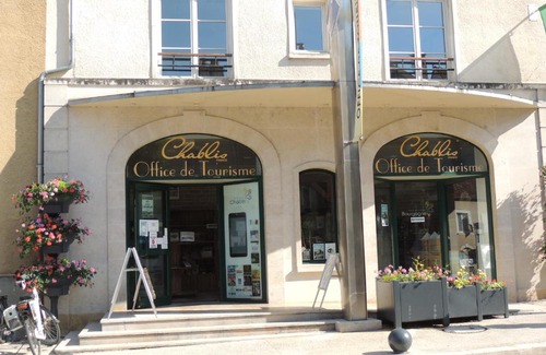 Chablis Apartment | Central Chablis: Guest Rated 8/10 for Your Next Stay