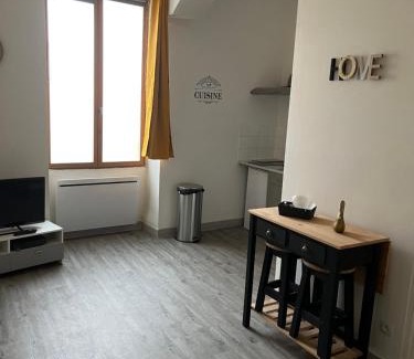 Chablis Apartment | Central Chablis Studio: Family-Friendly with Top Reviews