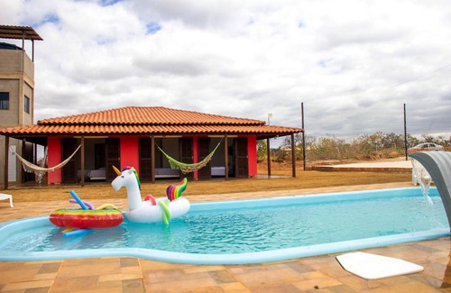Santana do Riacho House | Relaxing Retreat with Pool and Hot Tub in Curral Queimado