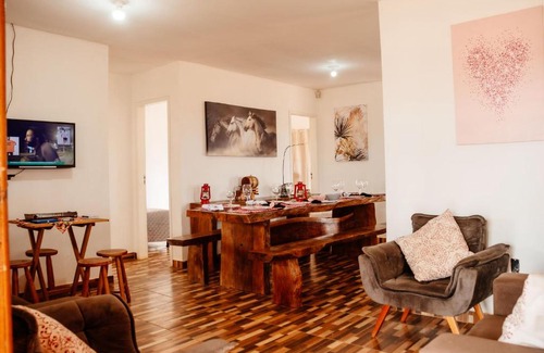 Santana do Riacho House | Relaxing Retreat with Pool and Hot Tub in Curral Queimado