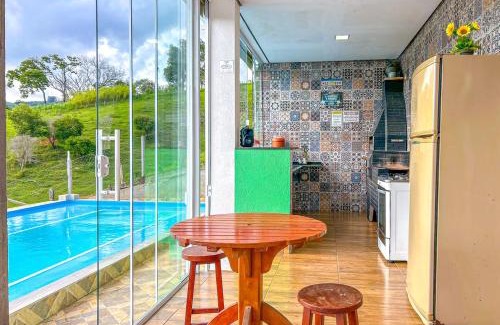 Itapeva House | Chacara com WiFi, piscina,churrasqueira e conforto