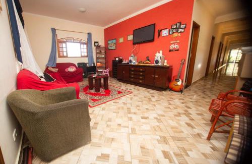 Pouso Alegre House | Relaxing Getaway at Chacara with Pool & Family Fun