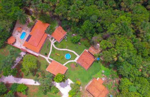 Pirenopolis House | Chacara Esperança: Pet-Friendly Retreat with Pool & Breakfast
