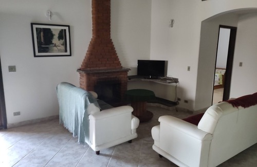 Suzano House | Cozy Chacara House with Fireplace and Scenic Lake Access