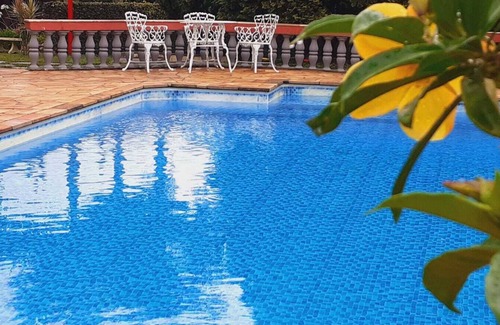 Cotia House | Family Retreat at CHÁCARA RECANTO SANTO ANTONIO - 9.8 Rated