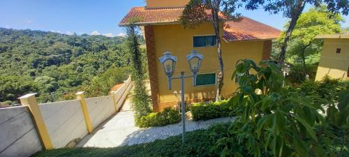 Igarata House | Relaxing Getaway at Sobrado Igarata with Ocean Views