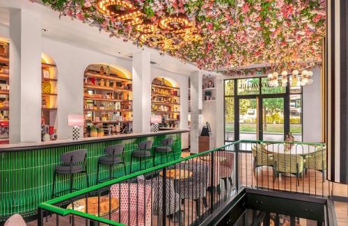 Richebourg - Saint-Clement Hotel | Discover Hôtel De Bourgogne: Pet-Friendly & Accessible Stay