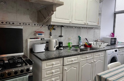 Cacem Apartment | Chachino Guest House -5 minuets walk to Train & Bus Station