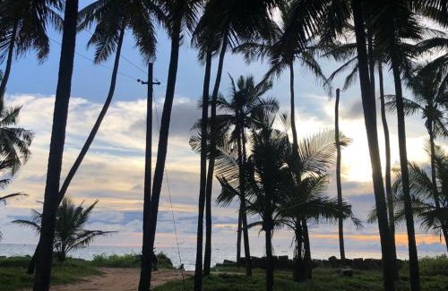 Neeleshwar House | Inviting Chachoos Seaview Homestay with Oceanfront Pool