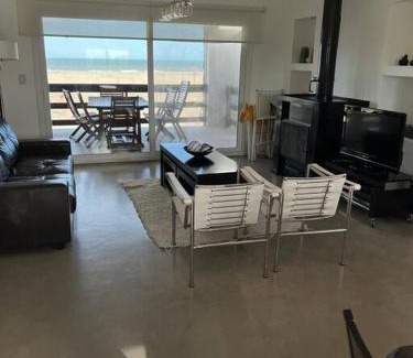 Mar Azul Apartment | Oceanfront Haven: Chacras del Mar Apart with Pool & Beach