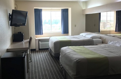 Chadron Hotel | Convenient Stay at Chadron Inn & Suites with Breakfast