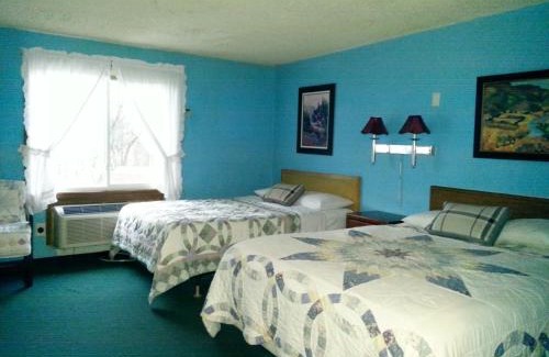 Chaffee Cabin | Cozy Chaffee Lodge with Hot Tub & Breakfast Included