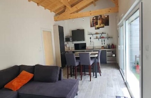 Cognac Apartment | Discover Chai Vous: Child-Friendly Comfort with Kitchen Amenities