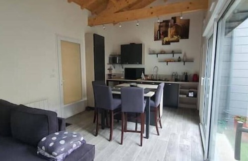 Cognac Apartment | Discover Chai Vous: Child-Friendly Comfort with Kitchen Amenities