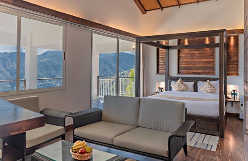 Shimla Hotel | Discover Chails Hamlet: Guest Rated 9/10 with Pool & Dining