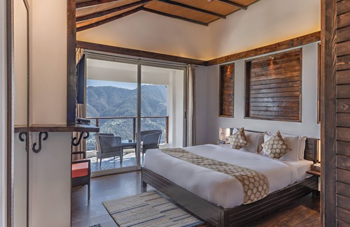 Shimla Hotel | Discover Chails Hamlet: Guest Rated 9/10 with Pool & Dining