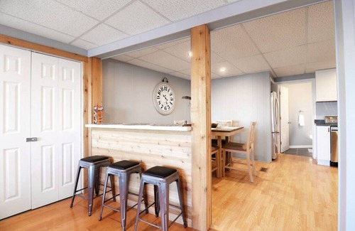 Ingleside Apartment | Scenic Chain O' Lakes Beach Penthouse with Boat Dock