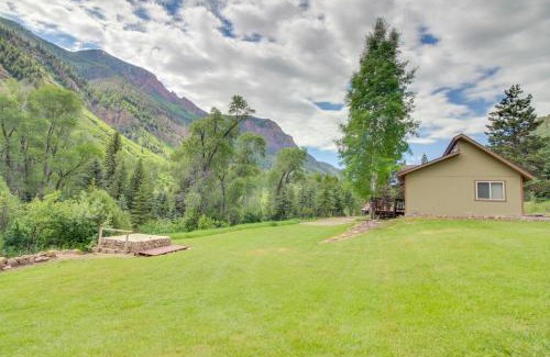 Carbondale House | Relaxing Chair Mountain Cabin with Hot Tub for Families