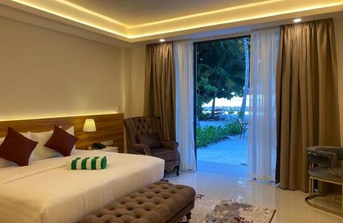 Dharavandhoo Hotel | Experience Chak’z 1964 Beach: Oceanfront Paradise Rated 9.7