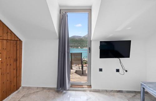 Geni Resort | Relax at Chakalaka Resort: Oceanfront Bliss & Family Fun