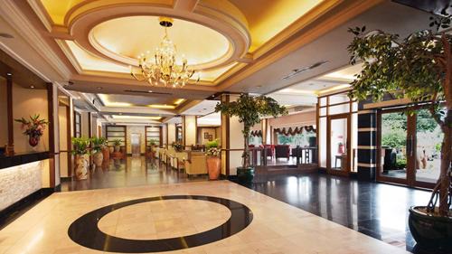 Kamphaeng Phet Hotel | Riverview Comfort at Chakungrao Hotel with Breakfast Included