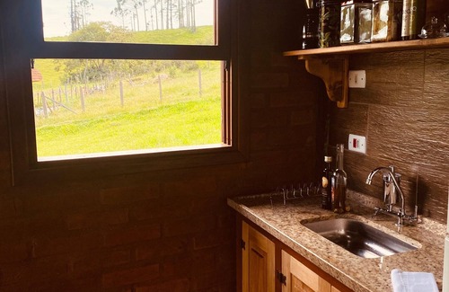 Sapucai-Mirim Ski Chalet | Cozy Chalet Near Campos do Jordão with Lake View & Spa