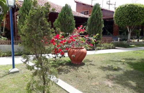 Novo Gravata House | Cozy Chalé in Gravatá: Pet-Friendly with Pool & Hot Tub