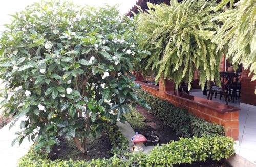 Novo Gravata House | Cozy Chalé in Gravatá: Pet-Friendly with Pool & Hot Tub