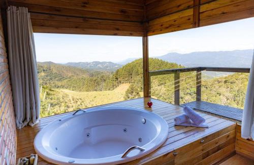 Aguas Mornas Ski Chalet | Discover Chalé Alecrim in Rancho Queimado
