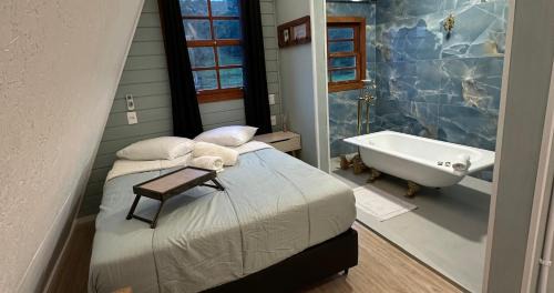 Penha Ski Chalet | Chalé Ancoradouro - A Family-Friendly Retreat with Hot Tub