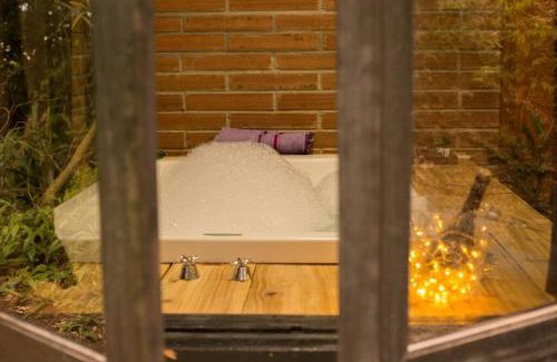 Otavio Rocha Ski Chalet | Pet-Friendly Retreat at Chalé Anoitecer for Families