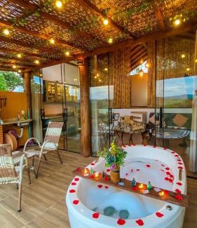 Cunha Ski Chalet | Indulge in Chalé Arara: Pet-Friendly Family Retreat