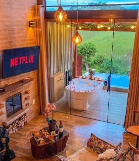 Cunha Ski Chalet | Indulge in Chalé Arara: Pet-Friendly Family Retreat