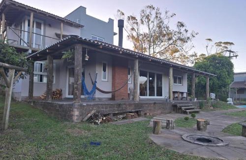 Torres Ski Chalet | Pet-Friendly Chalé em Torres with Ocean View & Pool