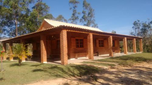Sao Thome das Letras House | Pet-Friendly Chalé Boa Vista with Pool & Restaurant