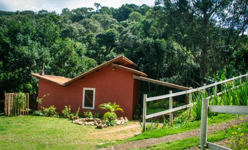 Corrego do Bom Jesus House | Top-Rated Cabana with 3 Waterfalls, Pet Friendly Retreat