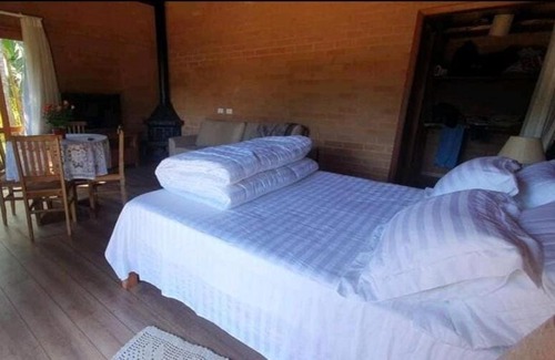 Sao Bento do Sapucai Ski Chalet | Pet-Friendly Retreat at Chalé Caminho do Paiol - Rated 9.8