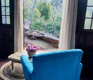 Aiuruoca Cabin | Cozy Chalé Candeia in Matutu with Breakfast & Family Fun