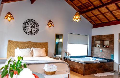 Costas House | Top-Rated Chalé Canto do Galo: Pet Friendly with Hot Tub